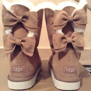 UGG Meilani Short Chestnut Suede/Sheepskin Bow Boots  Sz 10 Women's 1012981